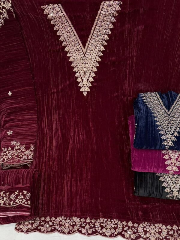 HANIYA AMIR 7 CRUSH VELVET