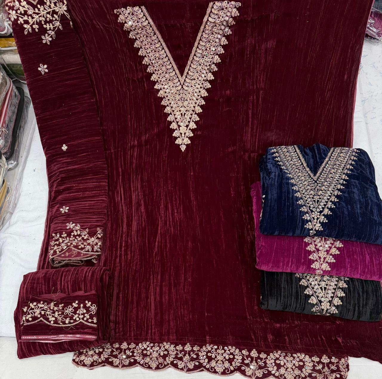 HANIYA AMIR 7 CRUSH VELVET