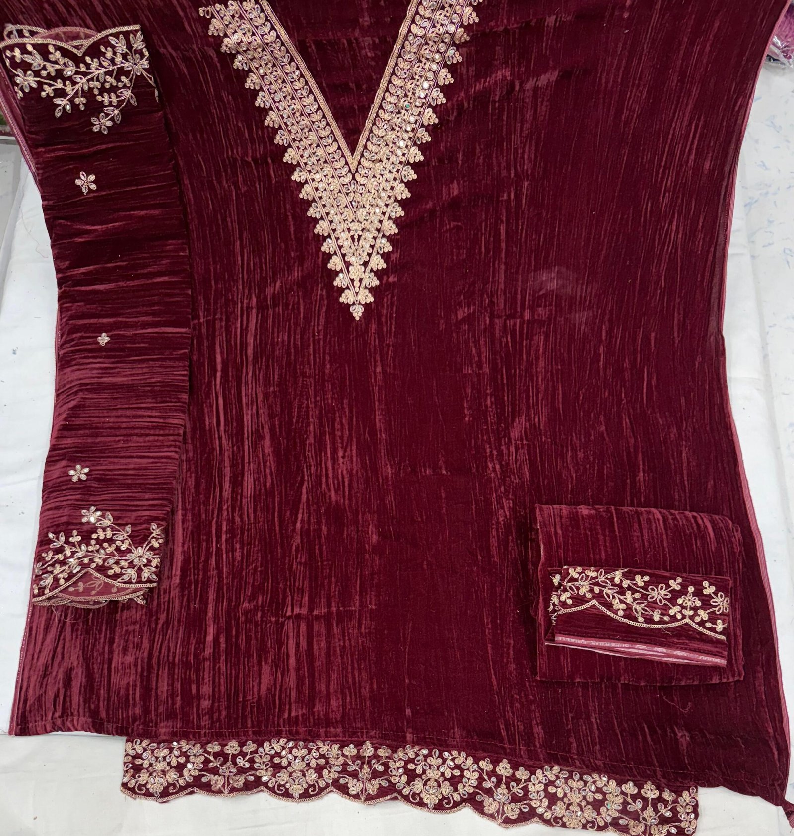 HANIYA AMIR 7 CRUSH VELVET (winter Collection) - Image 5