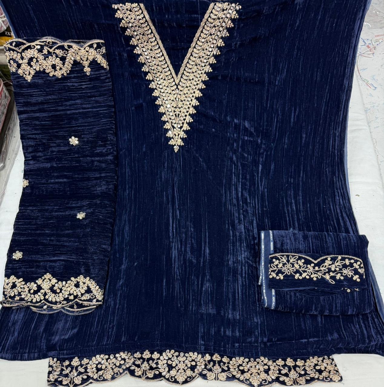 HANIYA AMIR 7 CRUSH VELVET (winter Collection) - Image 6