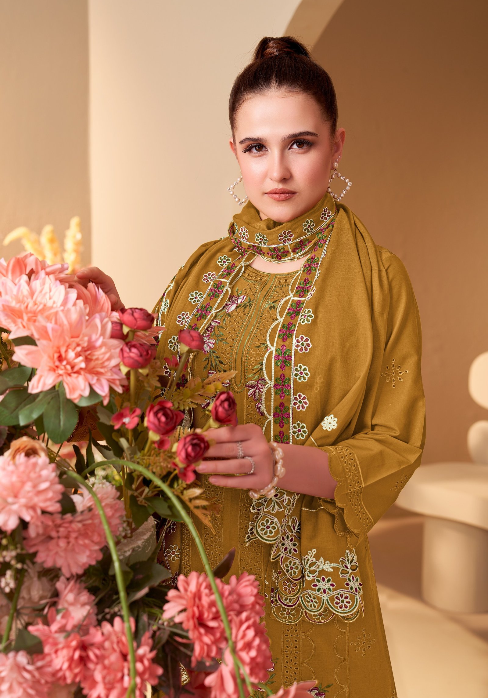 ROYAL NOOR ALOK